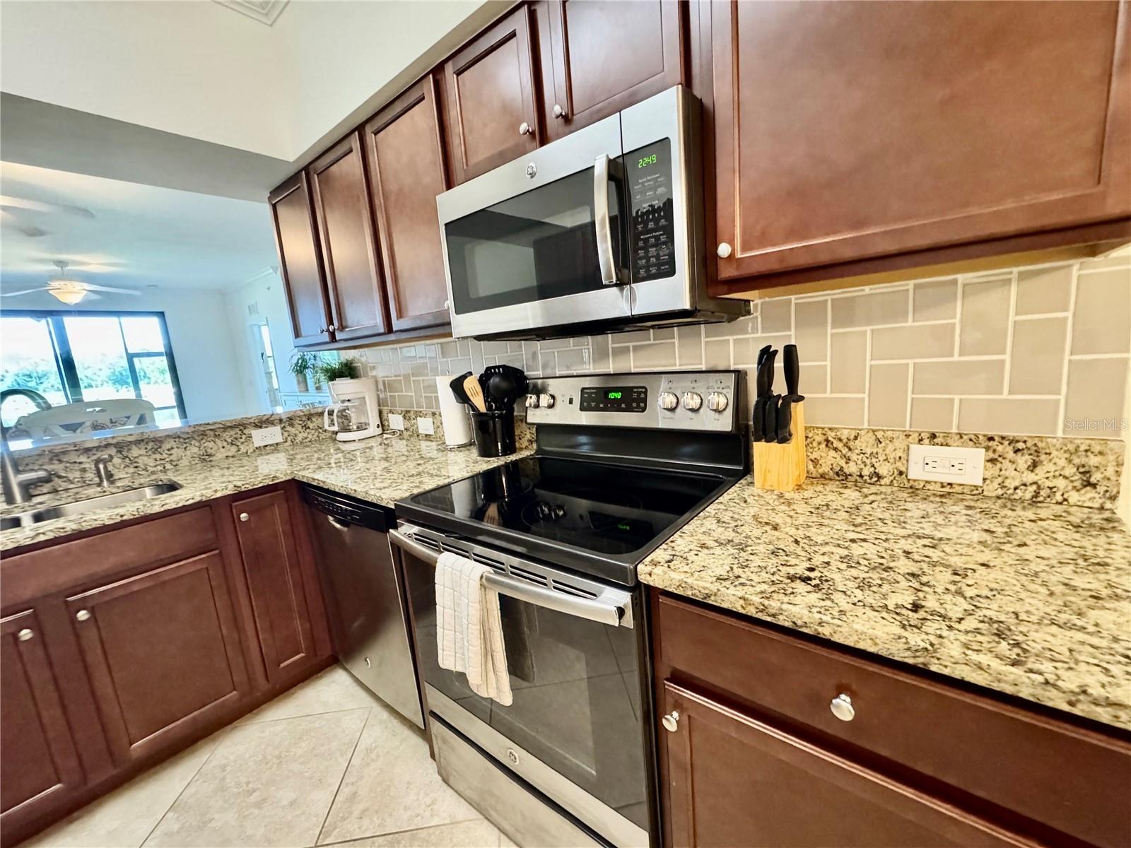 Image 5 of 70 For 16706 Vardon Terrace 104