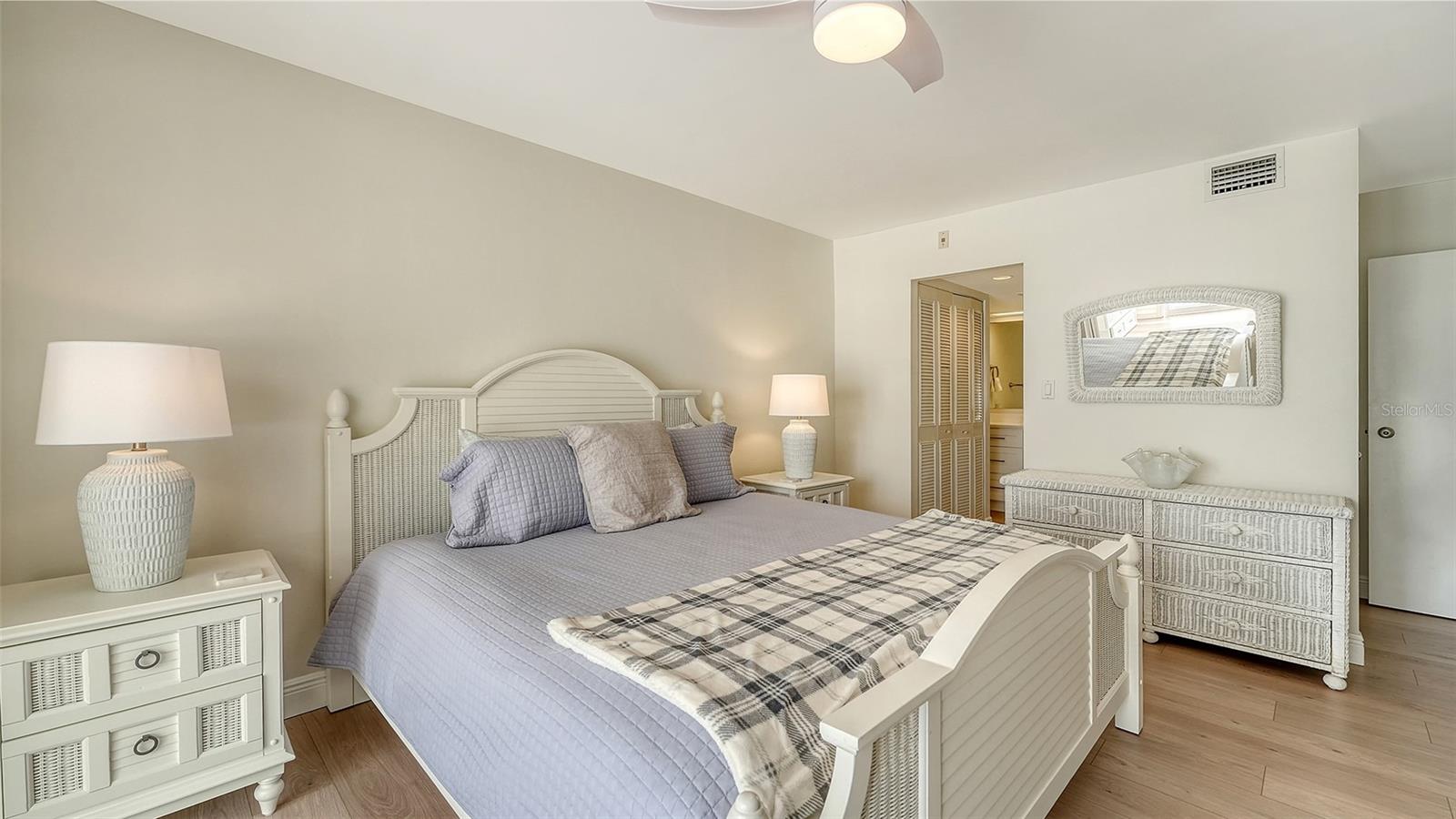 Image 18 of 43 For 1055 Peppertree Drive 106aa