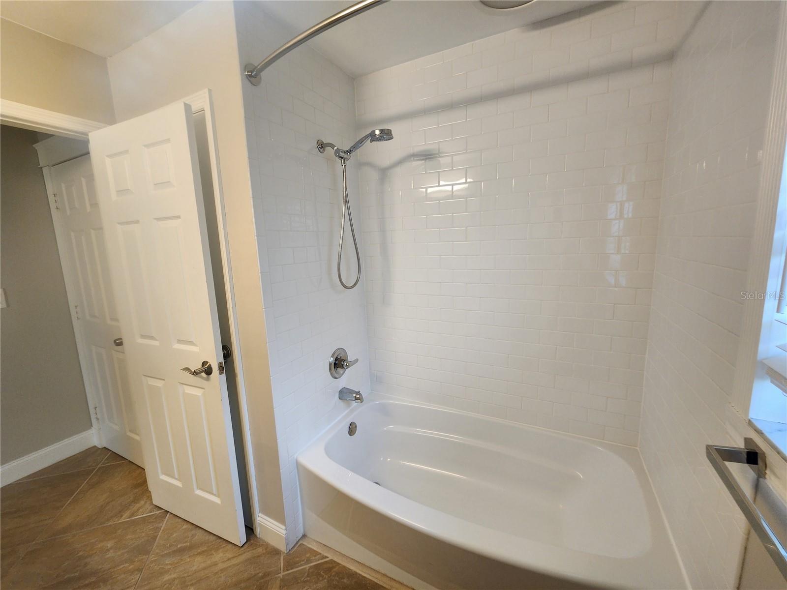 Image 28 of 31 For 3409 Montilla Court 8410
