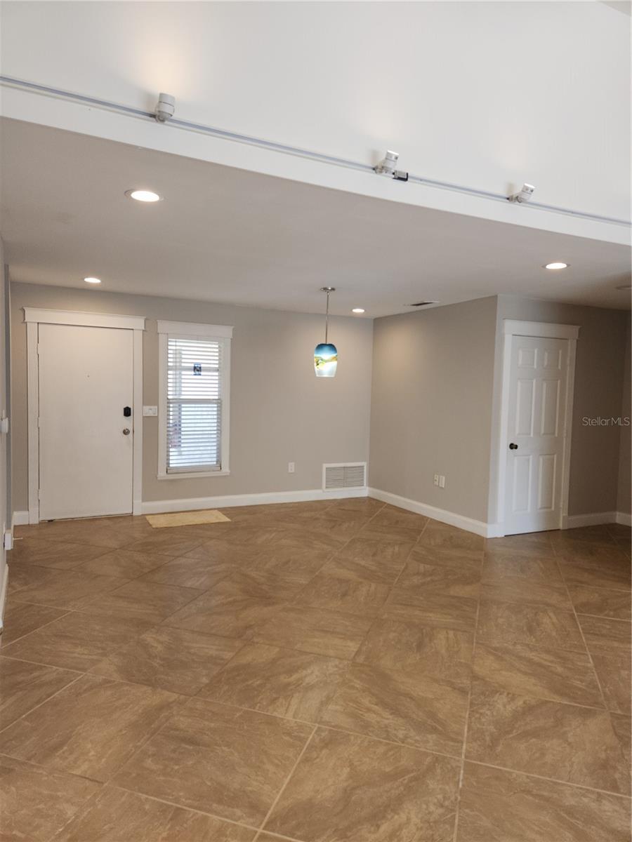 Image 6 of 31 For 3409 Montilla Court 8410