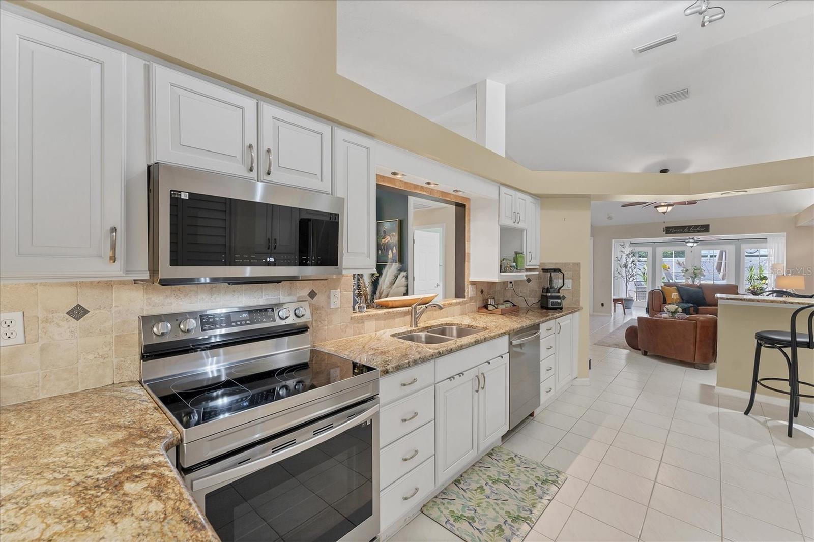 Image 21 of 53 For 5323 Kelly Drive 3