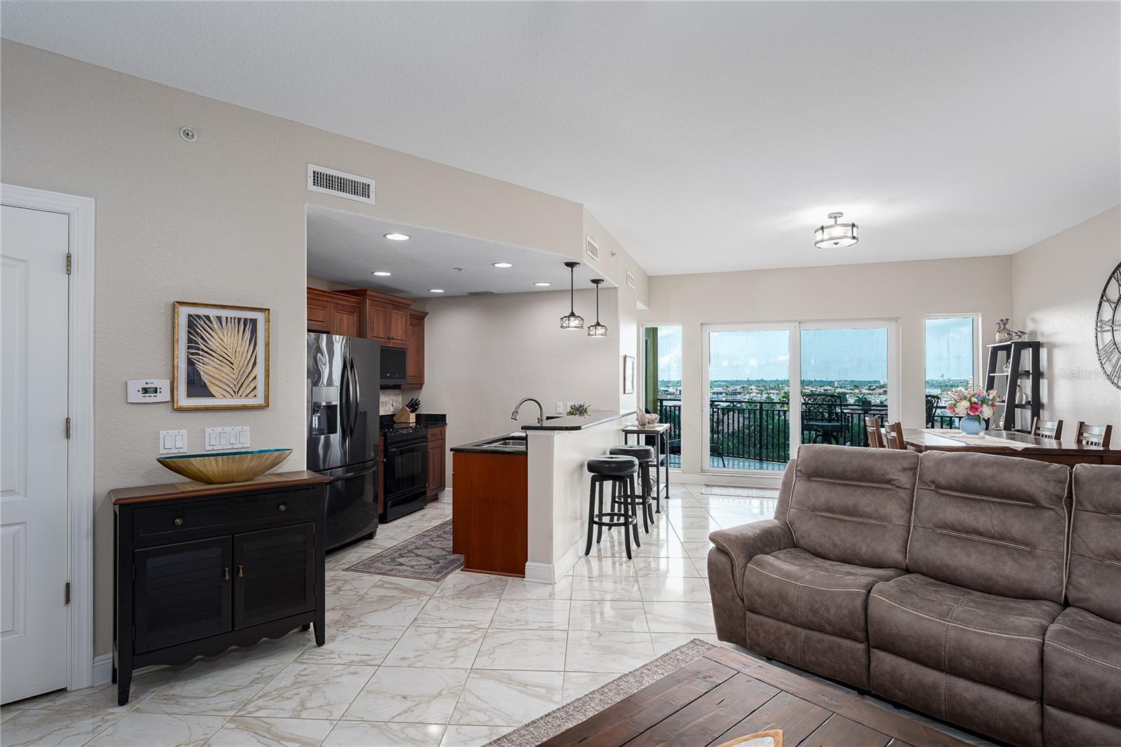 Image 5 of 47 For 501 Haben Boulevard 605
