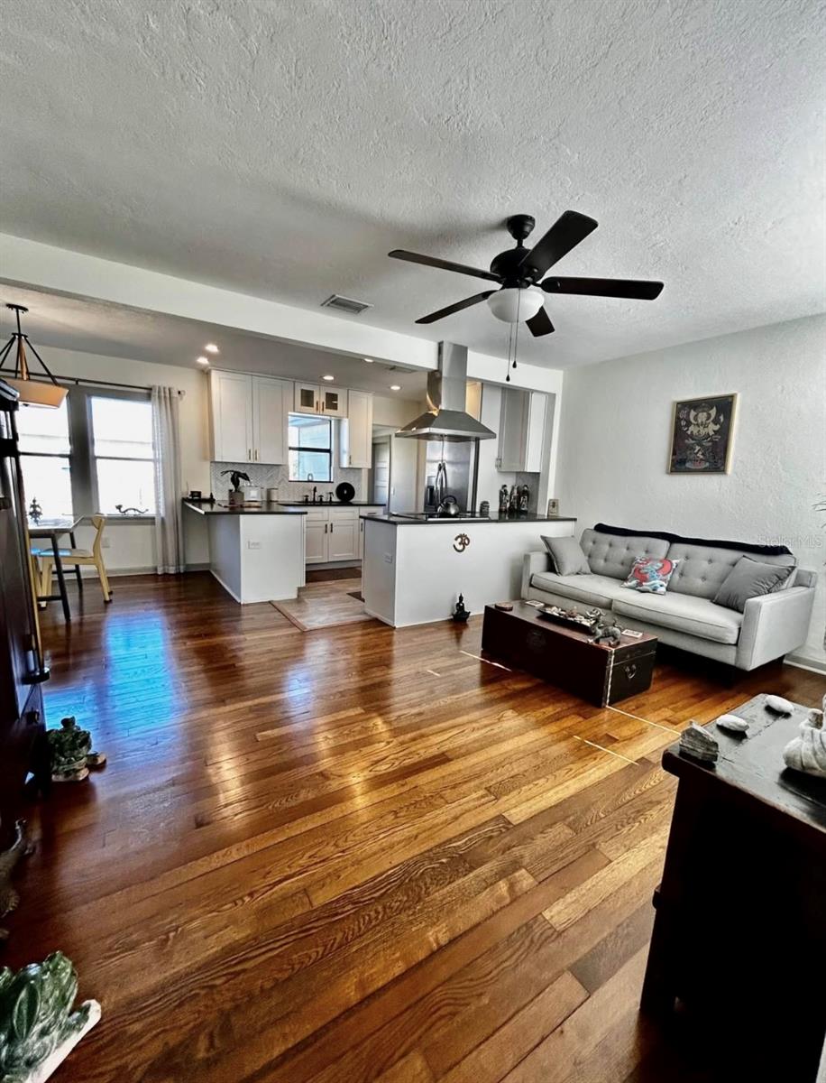 Image 3 of 10 For 1535 35th Avenue N
