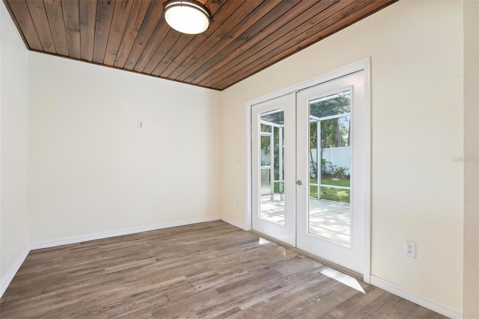 Image 17 of 37 For 1804 Oak View Drive