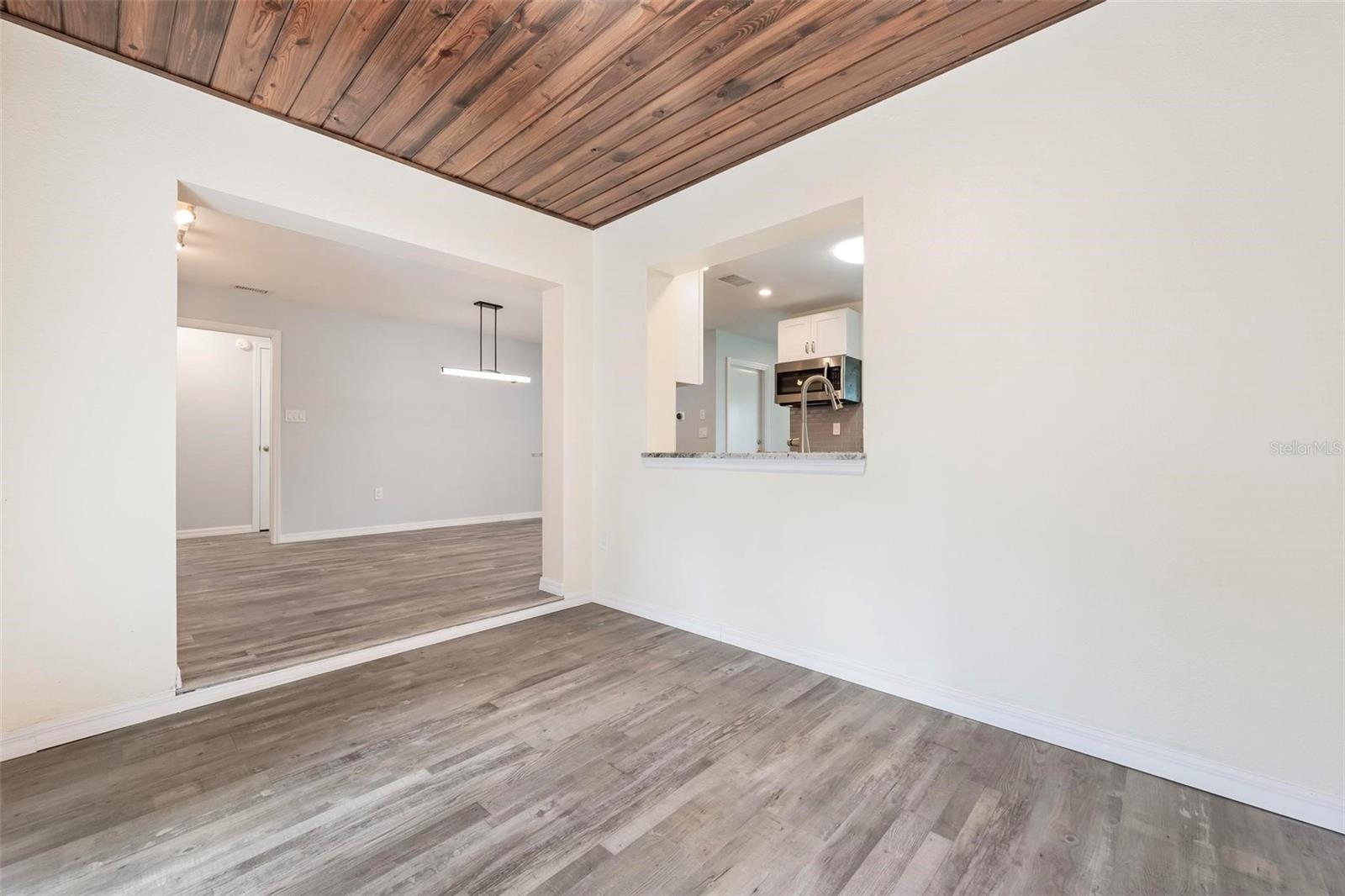 Image 18 of 37 For 1804 Oak View Drive
