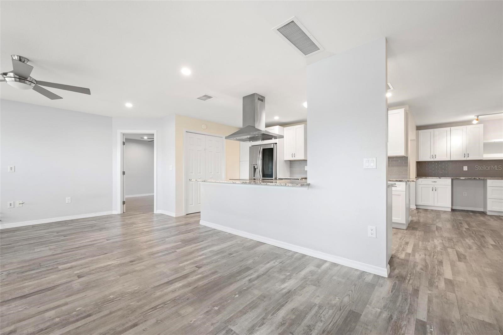 Image 4 of 37 For 1804 Oak View Drive