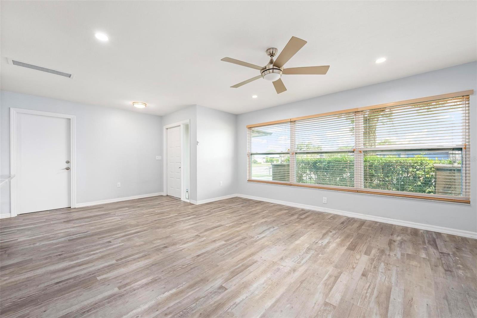 Image 9 of 37 For 1804 Oak View Drive