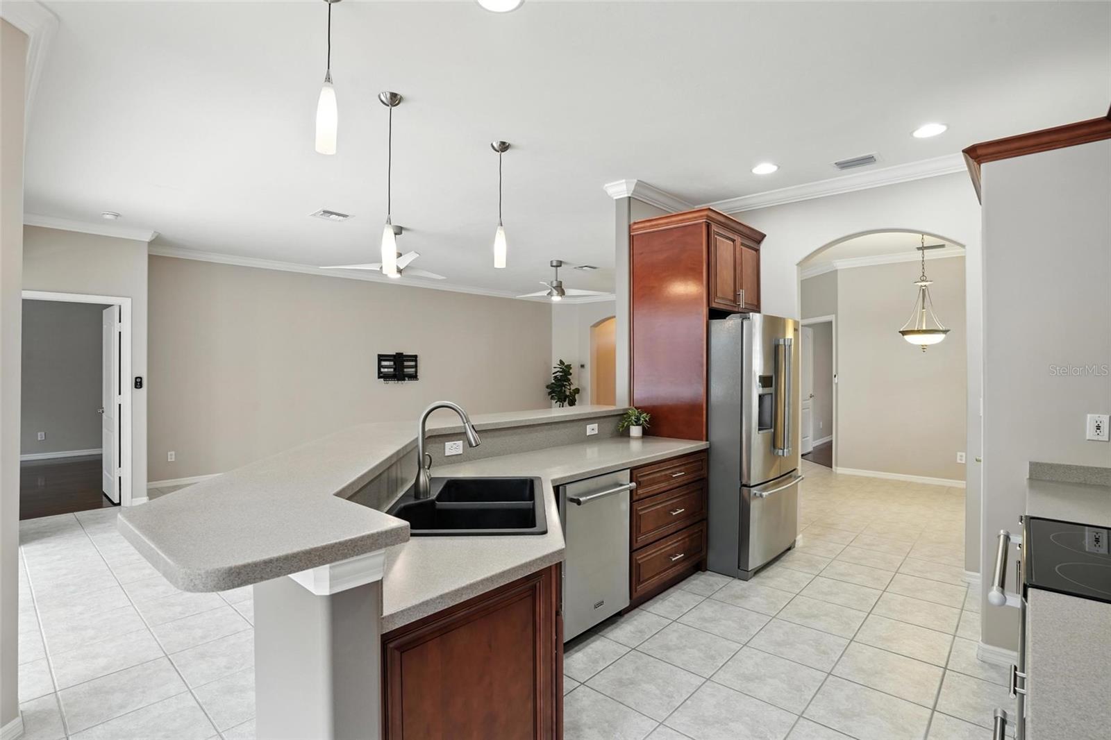 Image 12 of 48 For 9827 Colonial Walk N