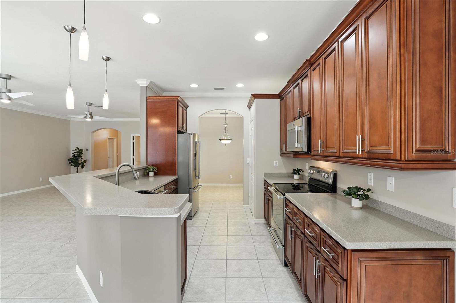 Image 13 of 48 For 9827 Colonial Walk N
