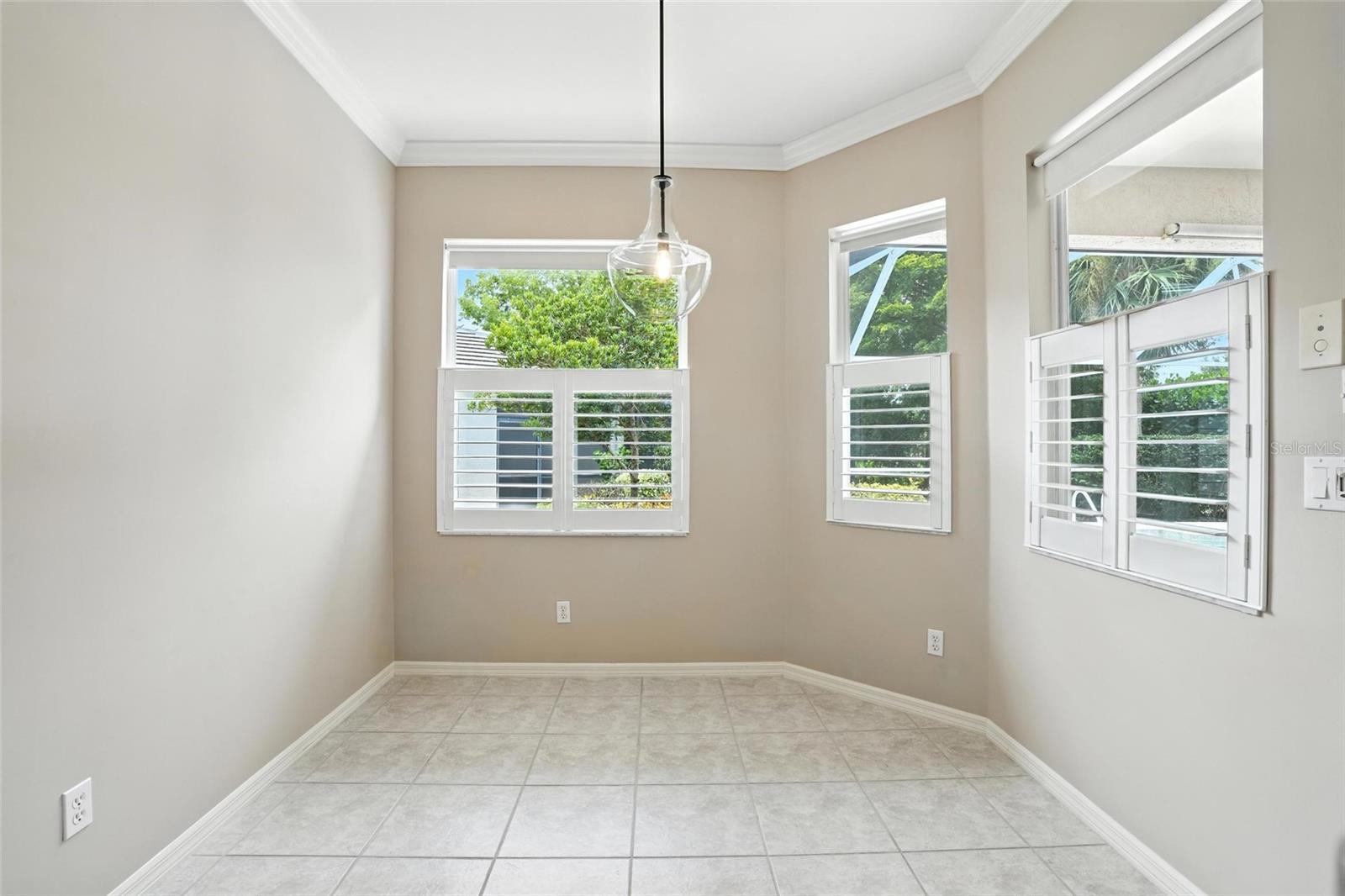 Image 14 of 48 For 9827 Colonial Walk N