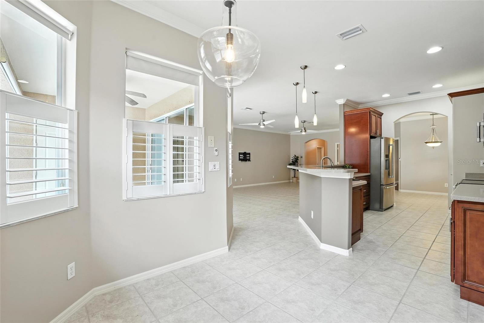 Image 15 of 48 For 9827 Colonial Walk N