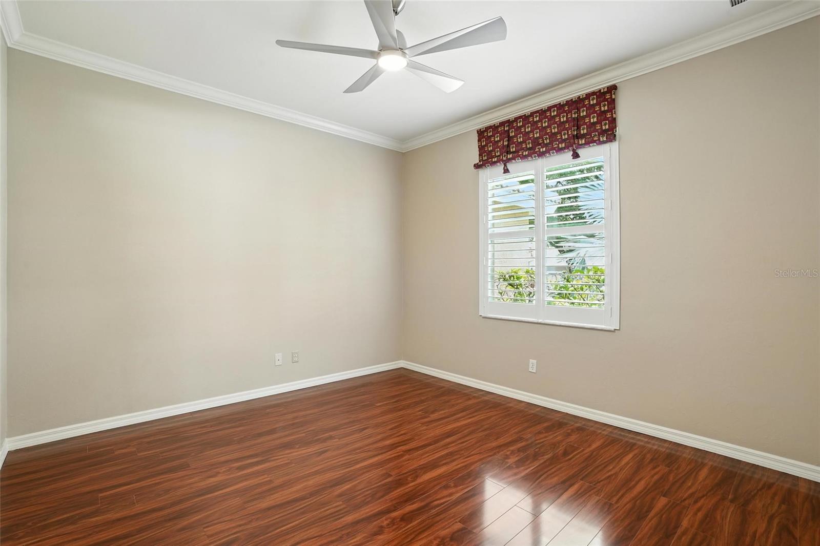 Image 16 of 48 For 9827 Colonial Walk N