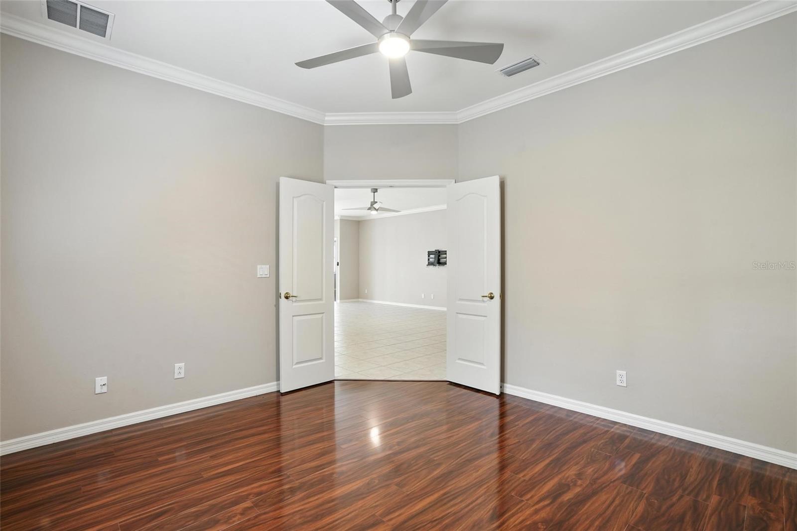 Image 17 of 48 For 9827 Colonial Walk N