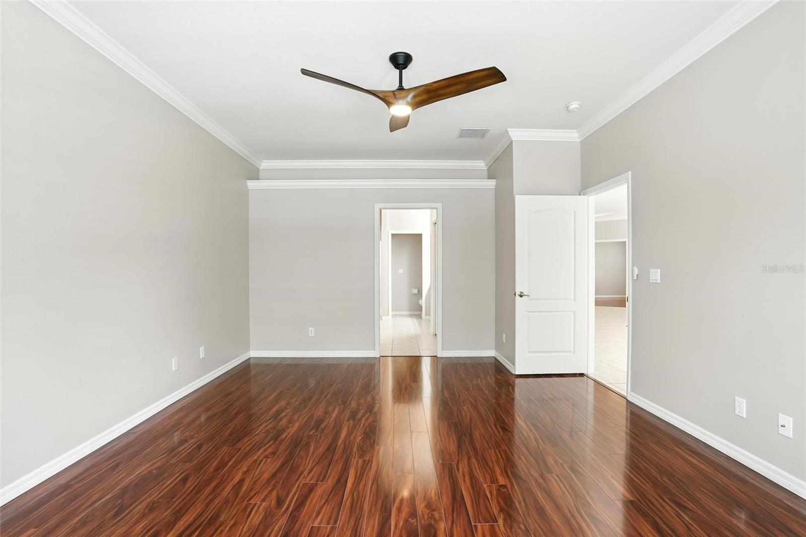 Image 20 of 48 For 9827 Colonial Walk N