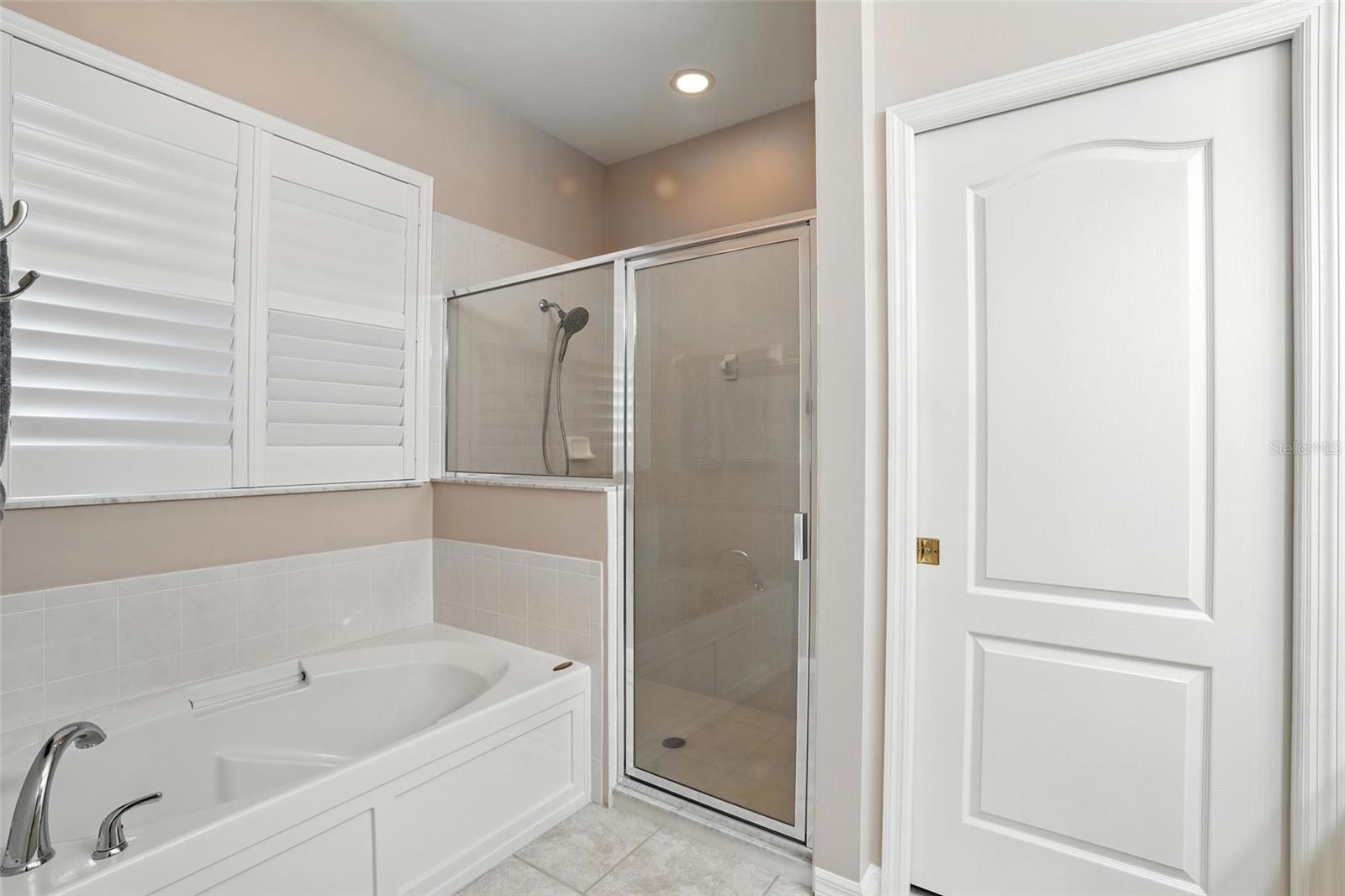 Image 24 of 48 For 9827 Colonial Walk N