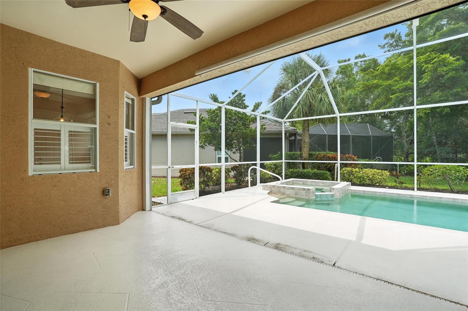 Image 32 of 48 For 9827 Colonial Walk N