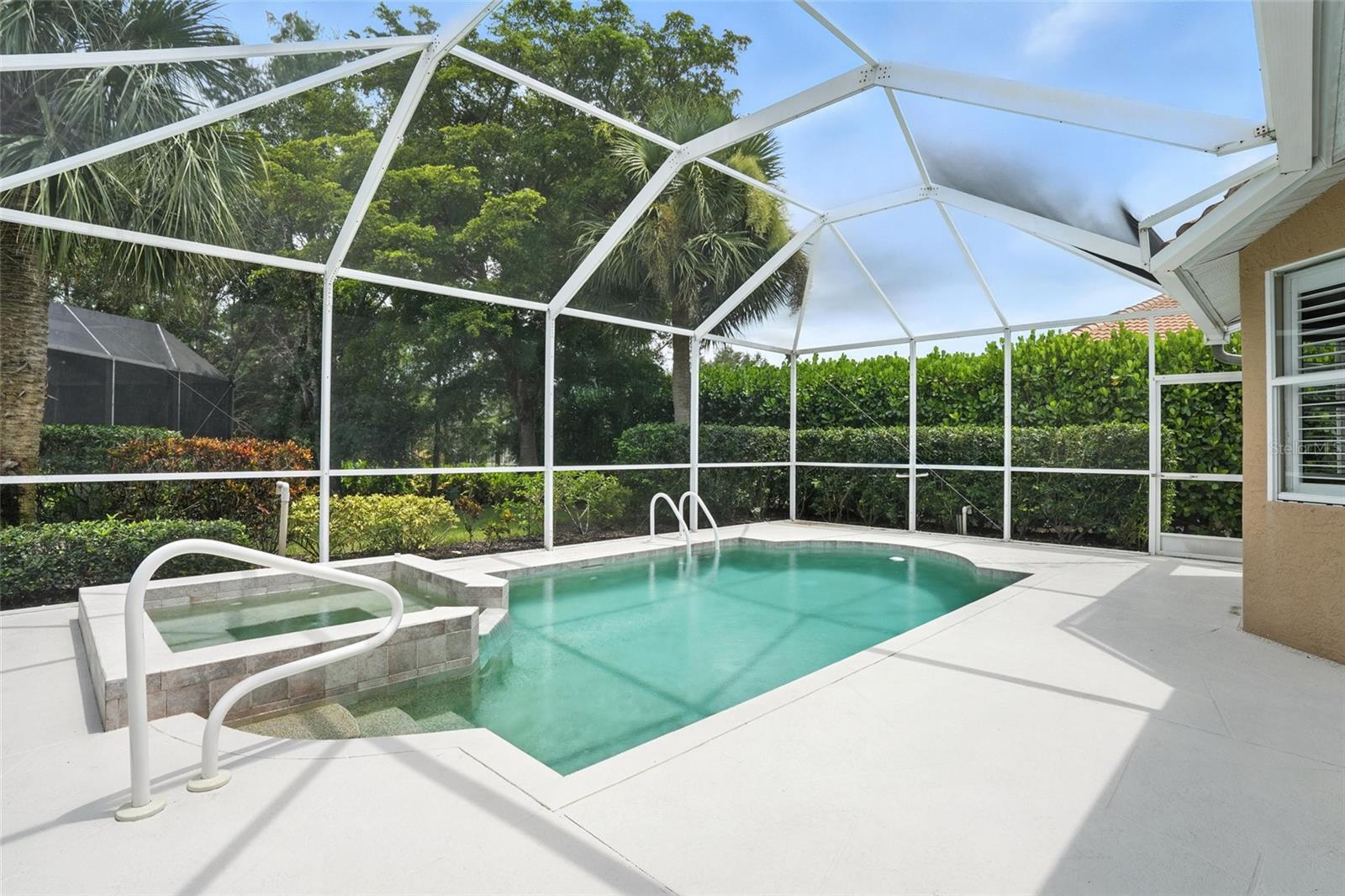 Image 33 of 48 For 9827 Colonial Walk N