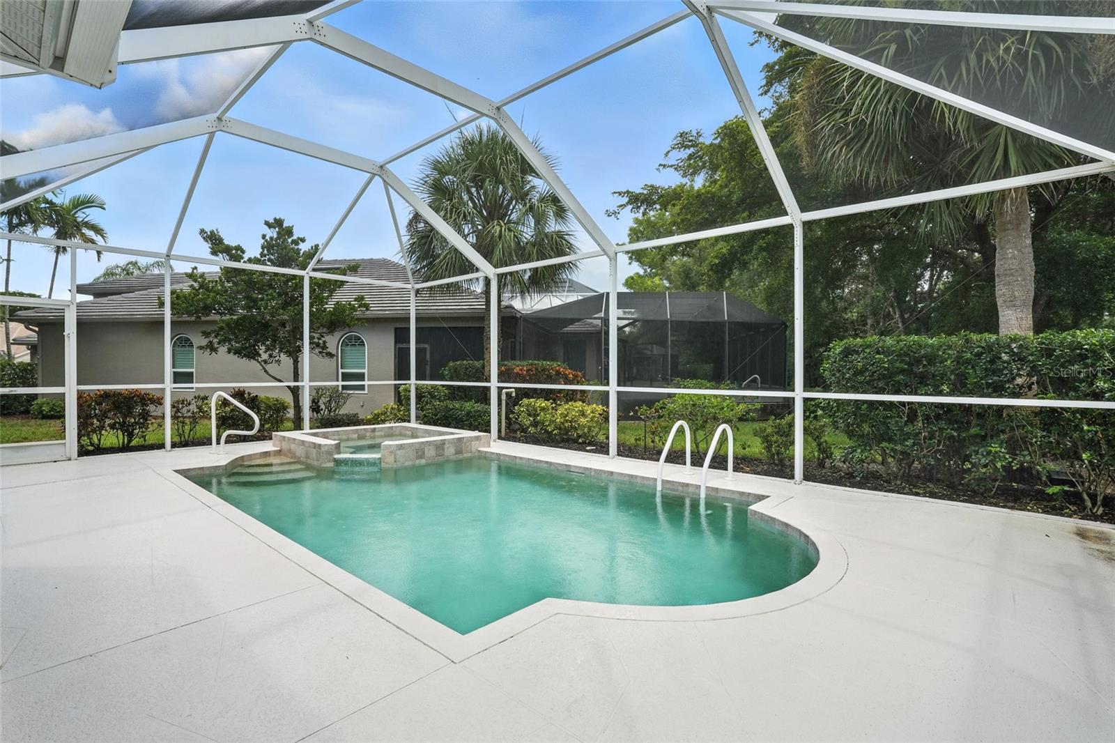 Image 34 of 48 For 9827 Colonial Walk N
