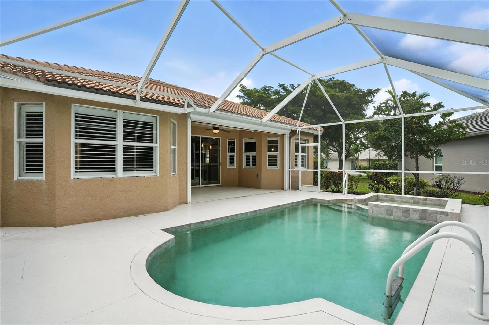 Image 37 of 48 For 9827 Colonial Walk N