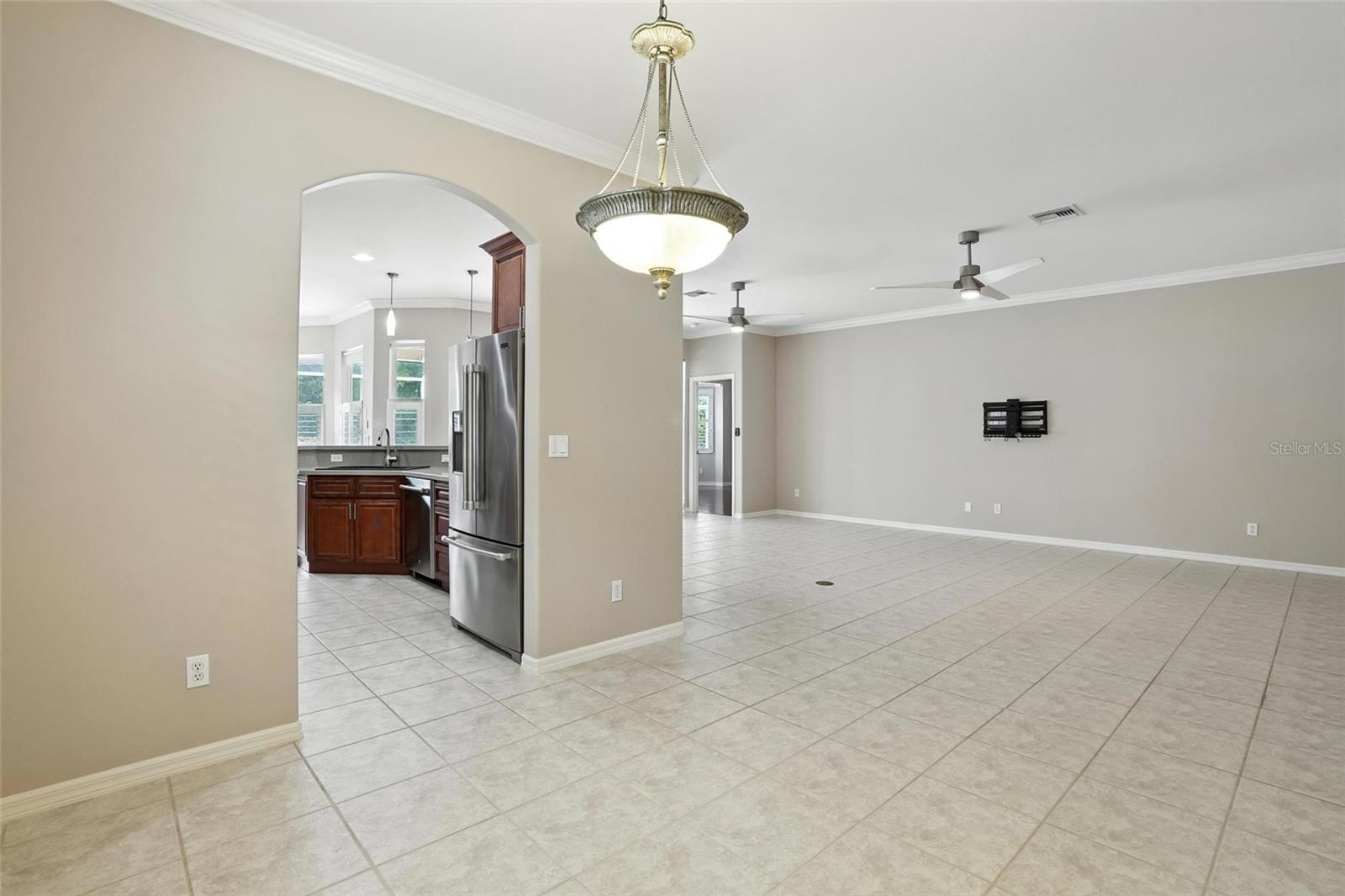 Image 8 of 48 For 9827 Colonial Walk N