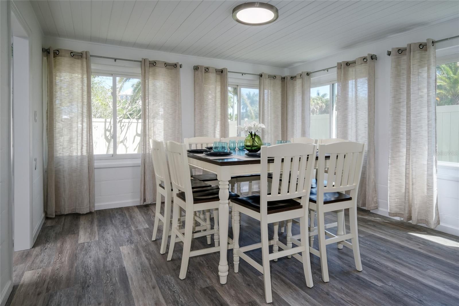 Listing photo id 11 for 532 Blvd Of The Presidents