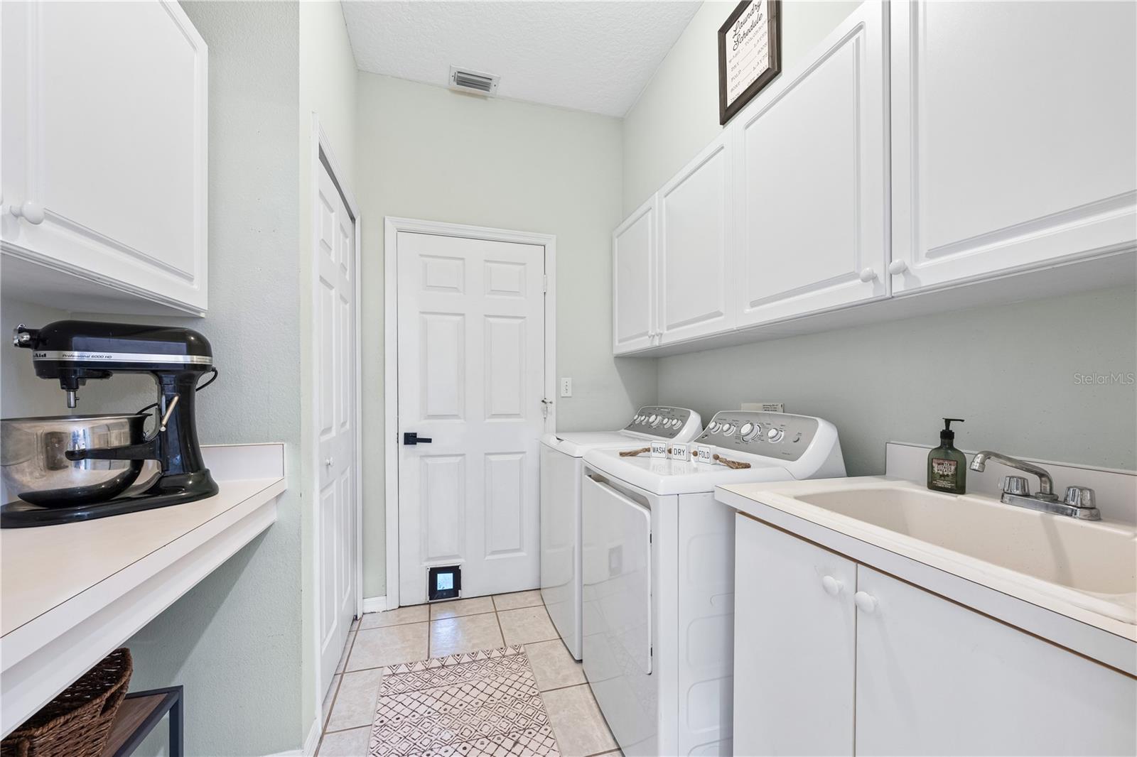 Image 18 of 44 For 5272 Sunnydale Circle E