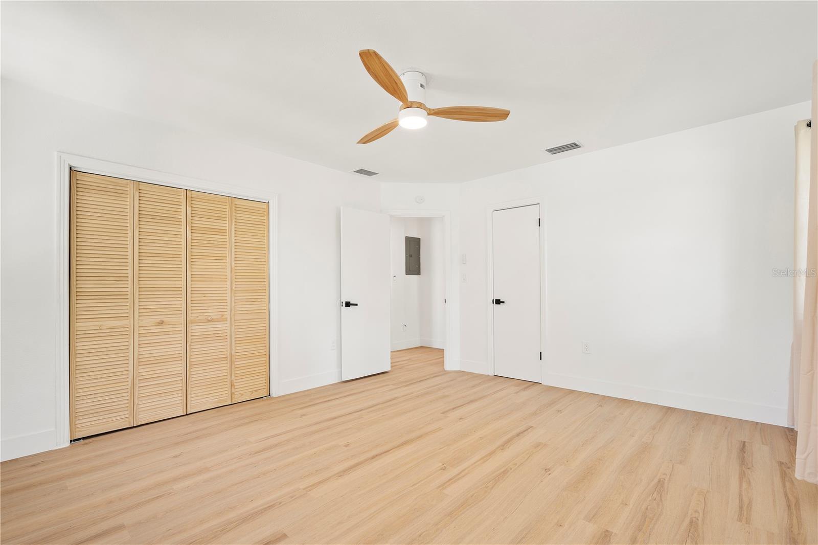 Image 4 of 25 For 2002 Virginia Drive