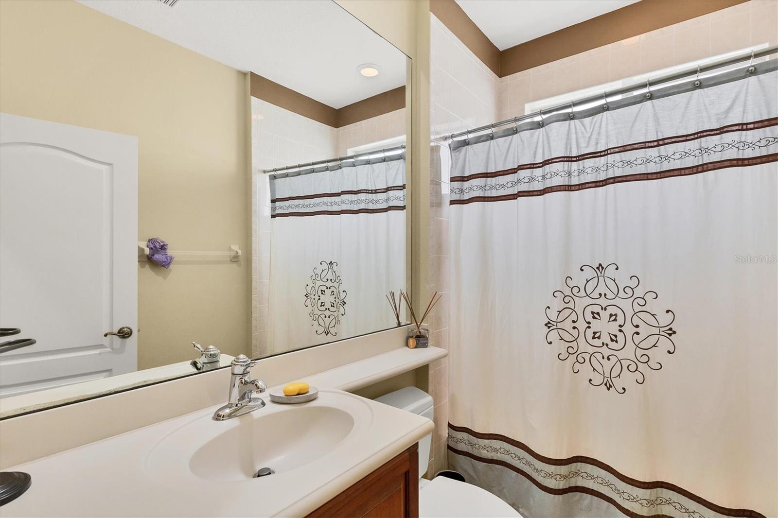 Image 18 of 35 For 1279 Thornapple Drive