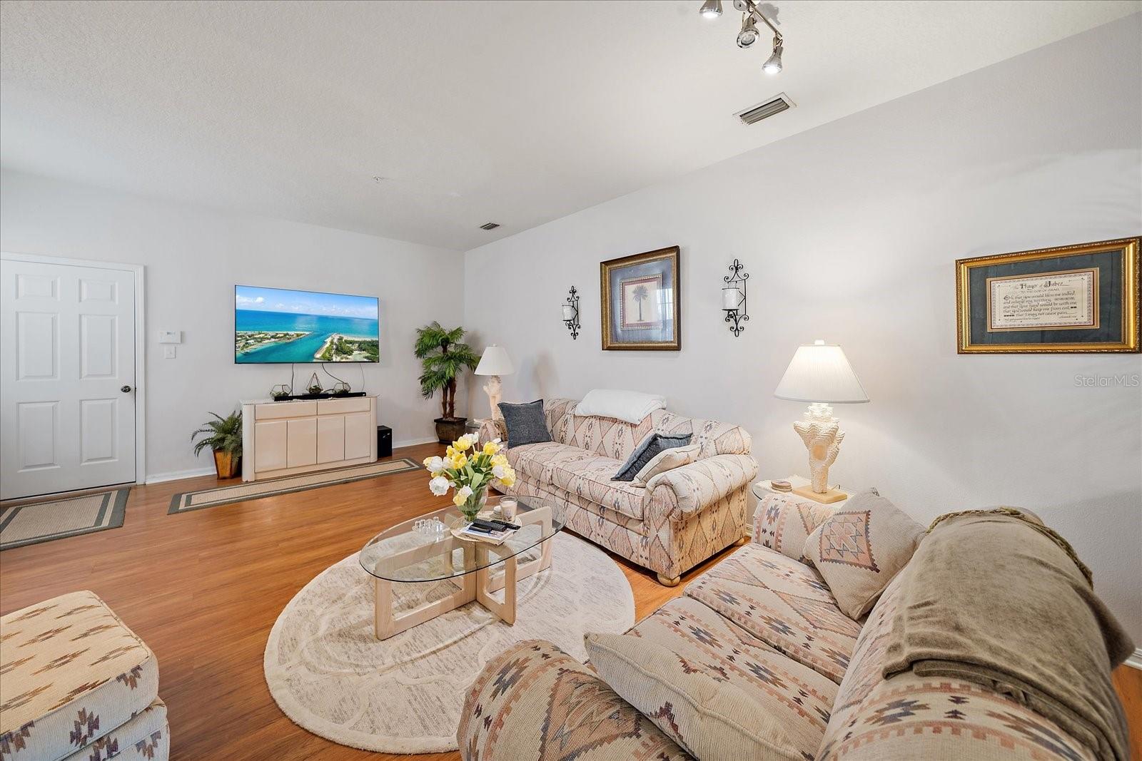 Image 11 of 26 For 3407 Parkridge Circle 20-102
