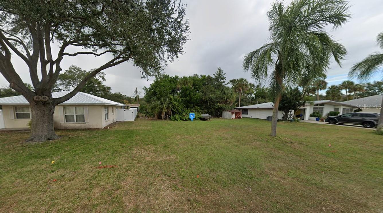 Image 2 of 6 For 2711 52nd Avenue Terrace W