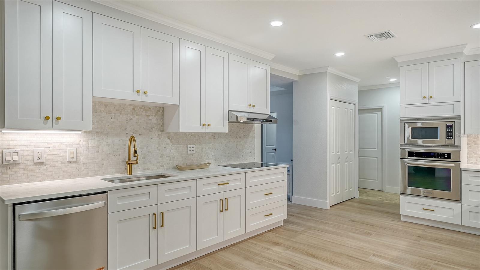 Image 13 of 41 For 3639 Beneva Oaks Boulevard