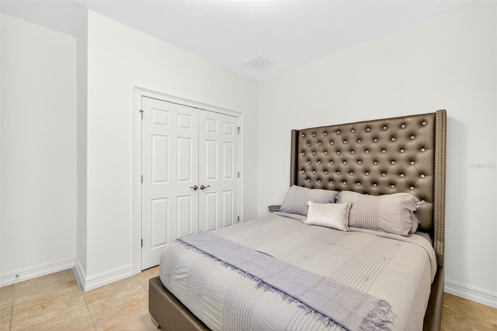 Image 26 of 47 For 3090 Amadora Circle