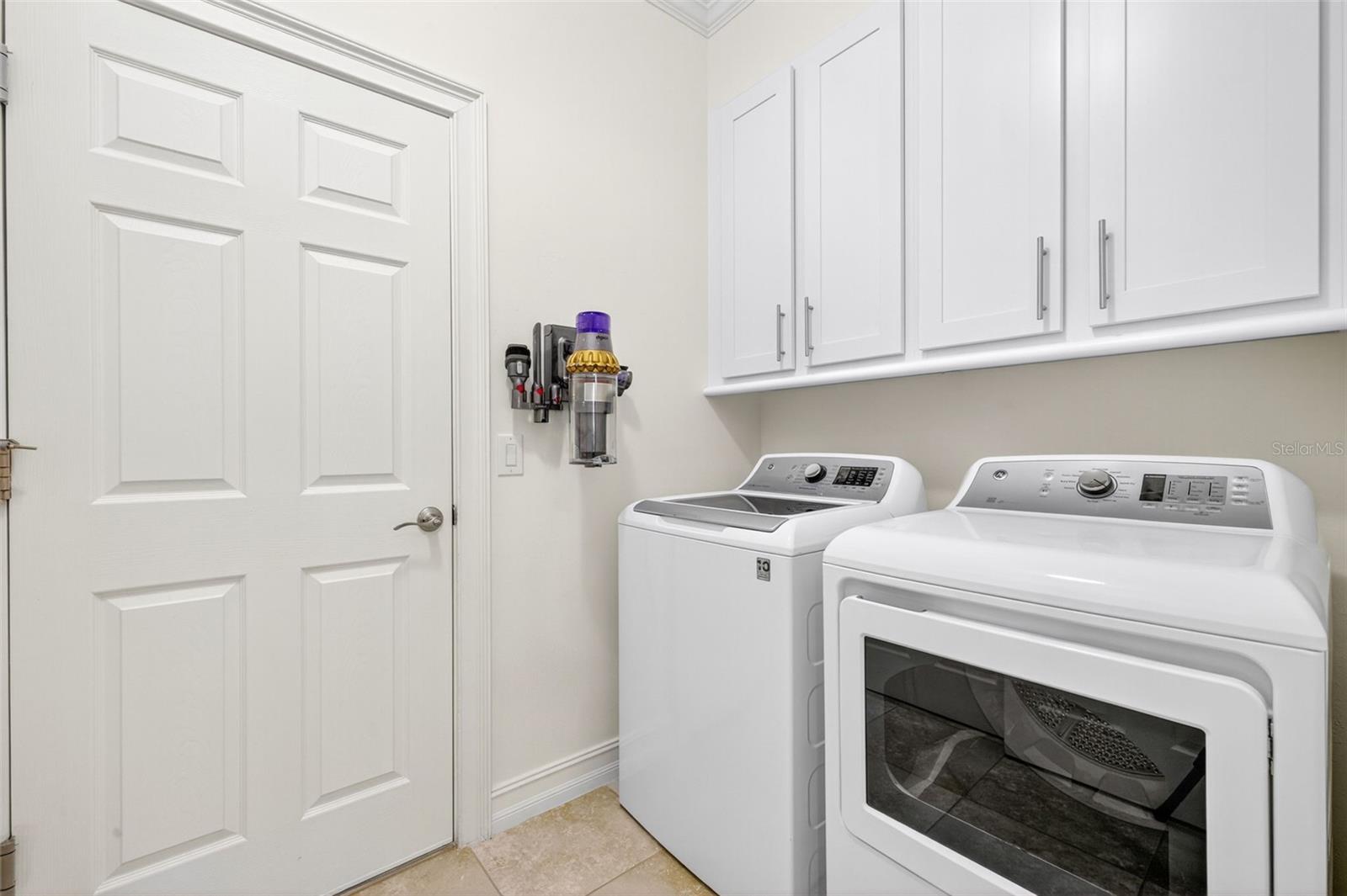 Image 28 of 47 For 3090 Amadora Circle