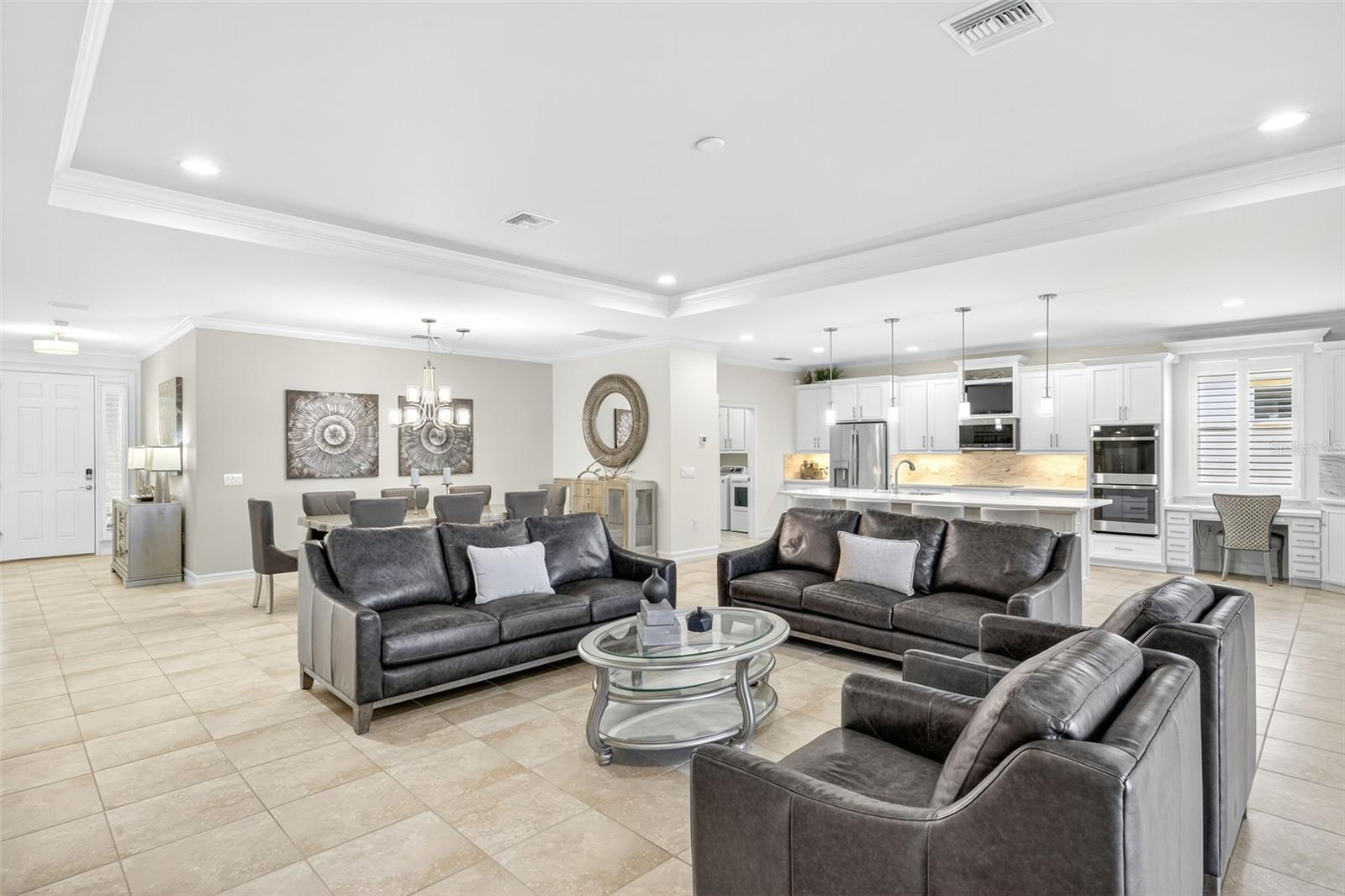 Image 6 of 47 For 3090 Amadora Circle