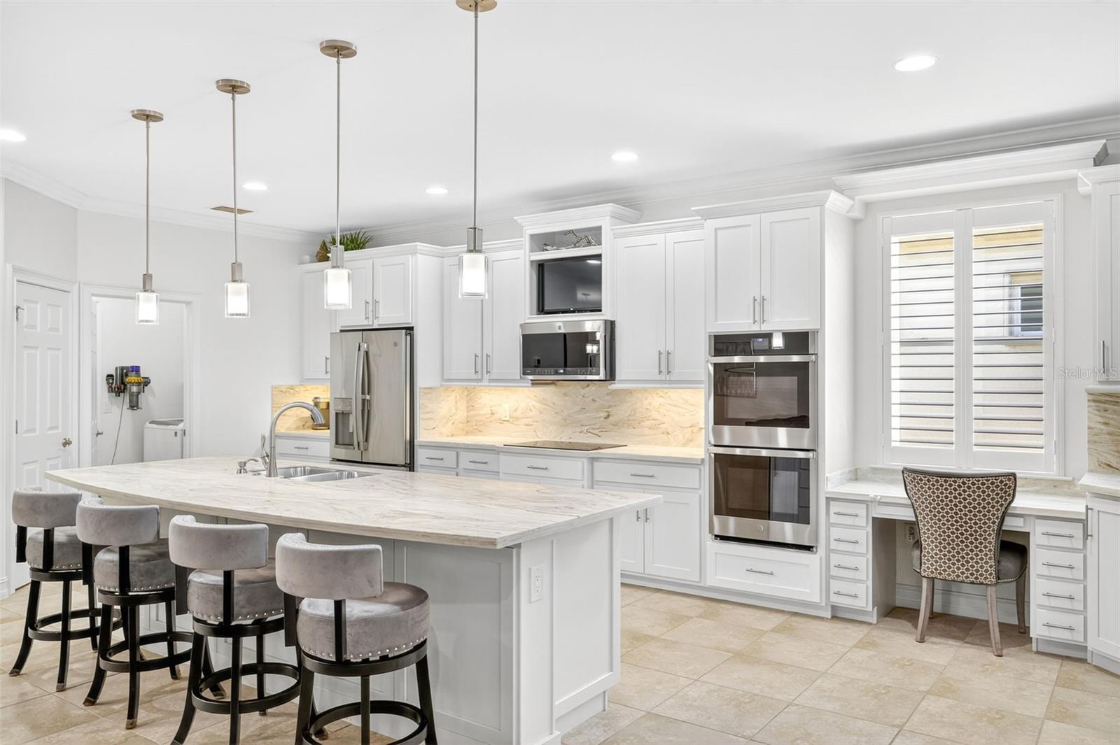 Image 9 of 47 For 3090 Amadora Circle