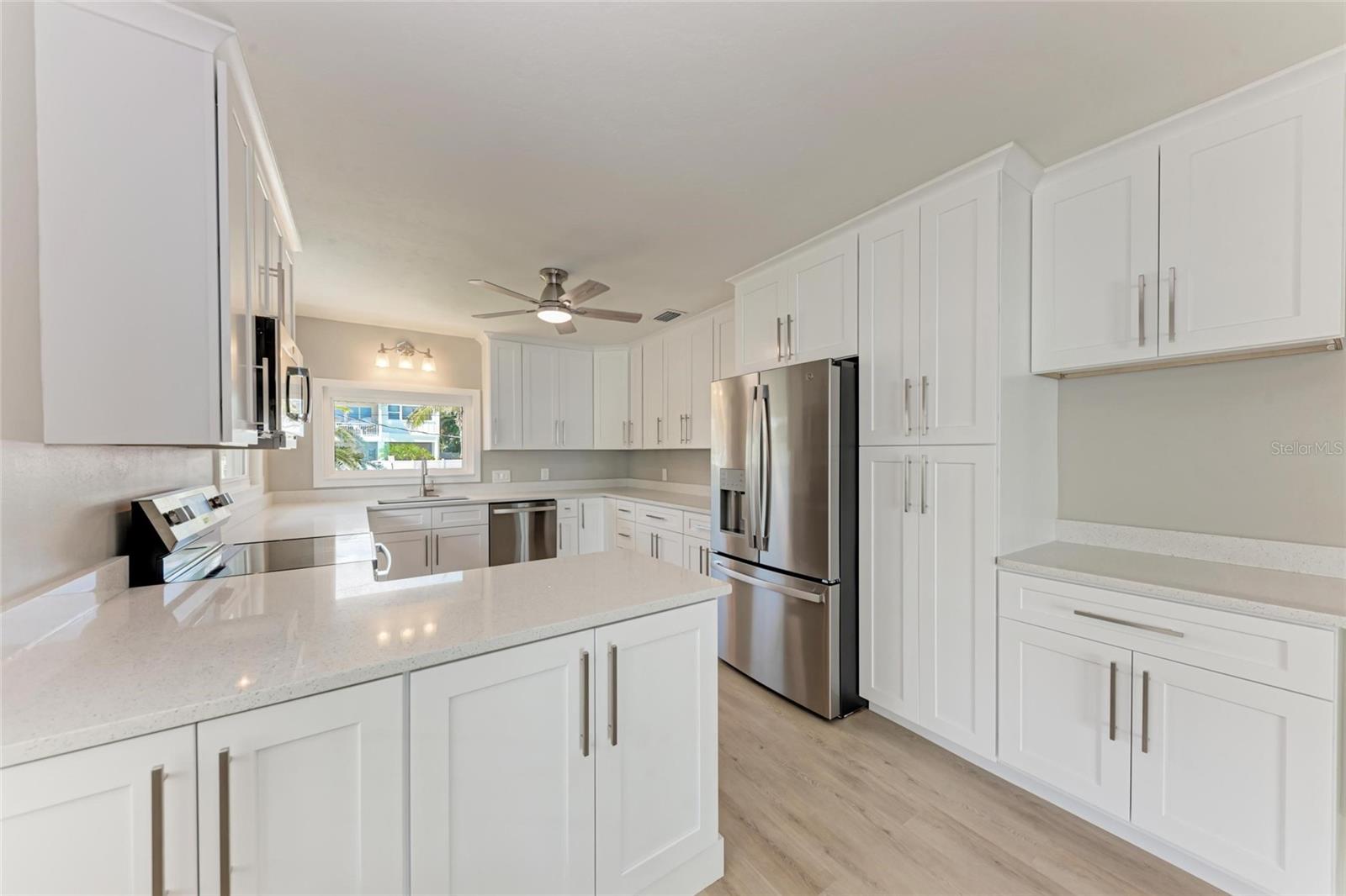 Image 15 of 62 For 893 Shore Drive