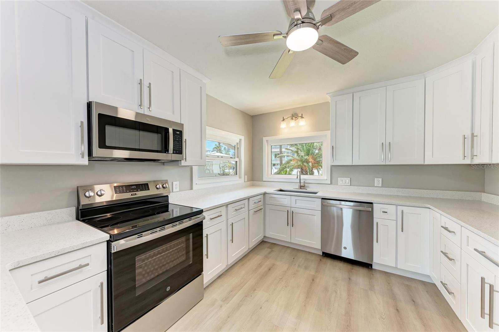 Image 16 of 62 For 893 Shore Drive