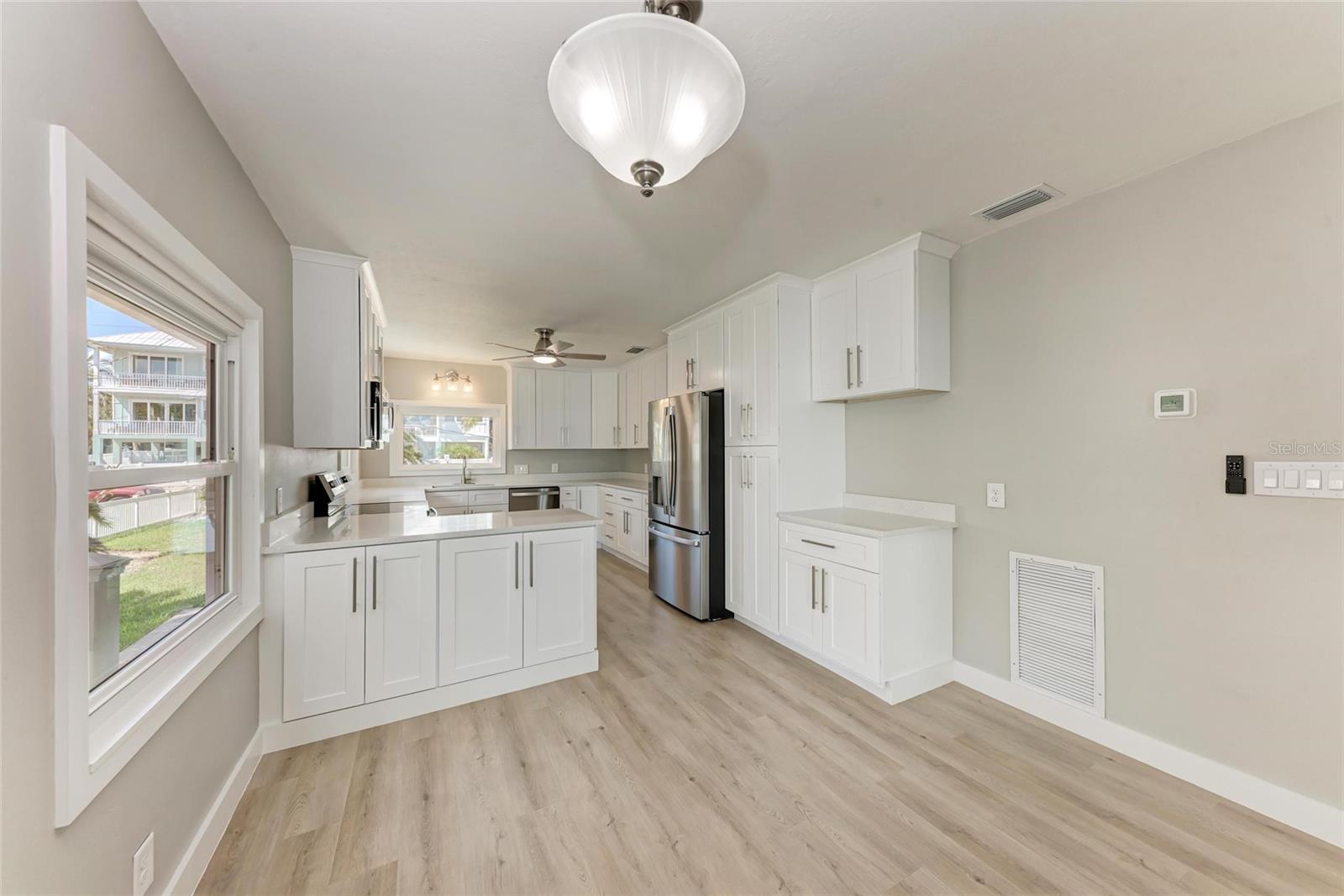 Image 21 of 62 For 893 Shore Drive
