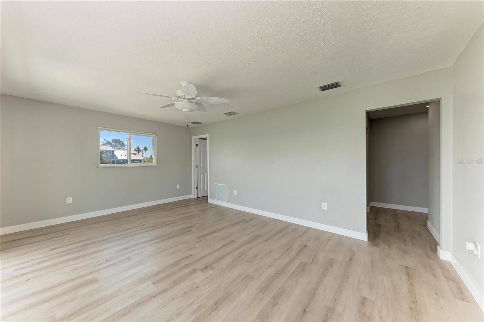 Image 37 of 62 For 893 Shore Drive
