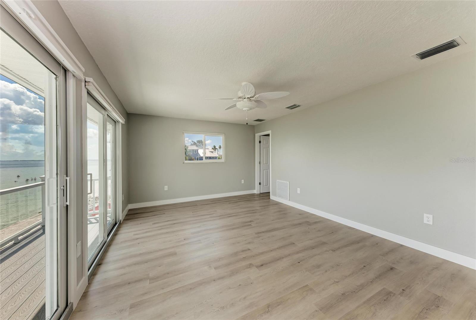 Image 38 of 62 For 893 Shore Drive