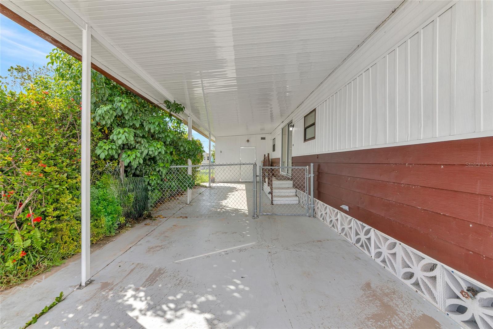 Image 3 of 31 For 410 51st Avenue Terrace W