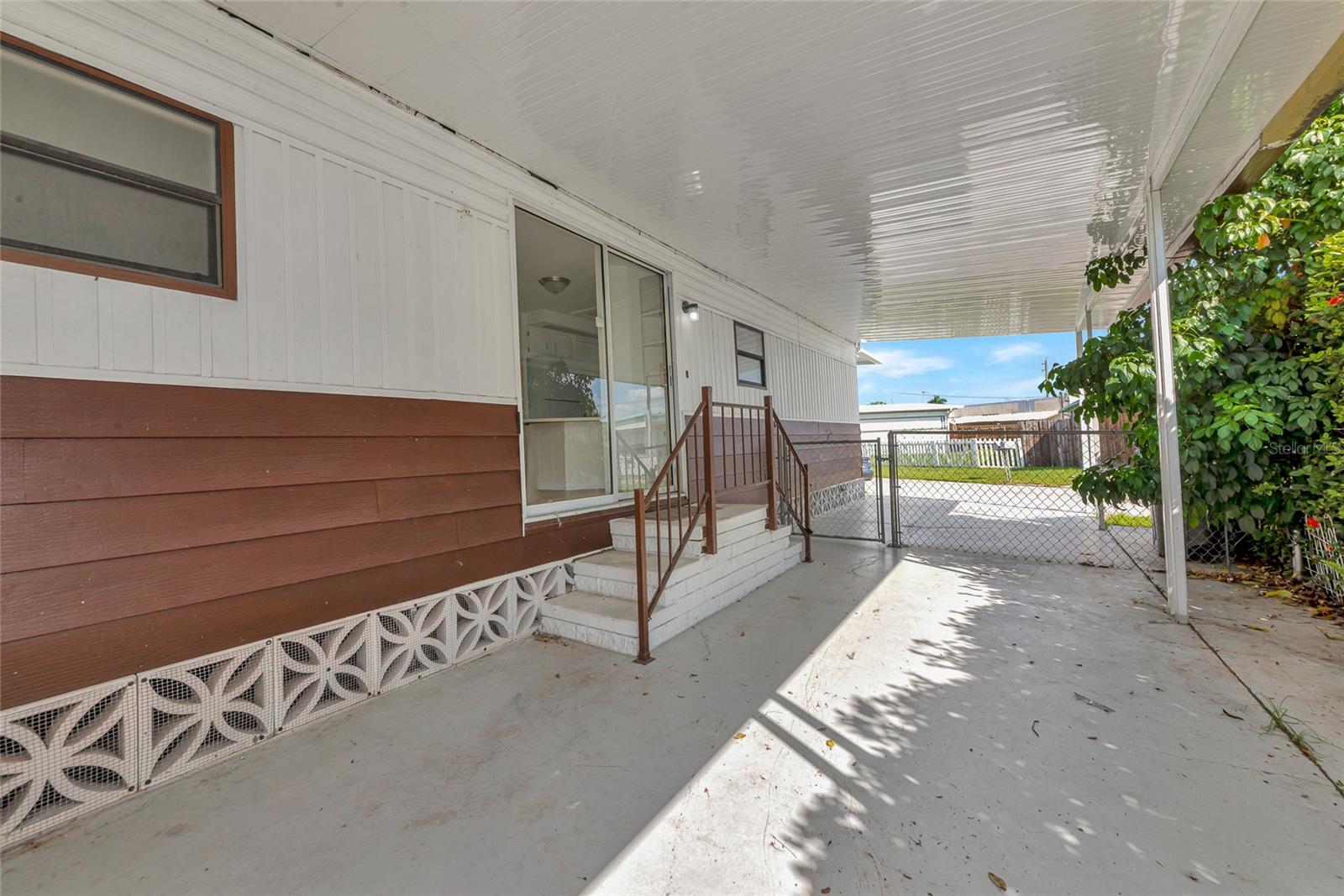 Image 4 of 31 For 410 51st Avenue Terrace W