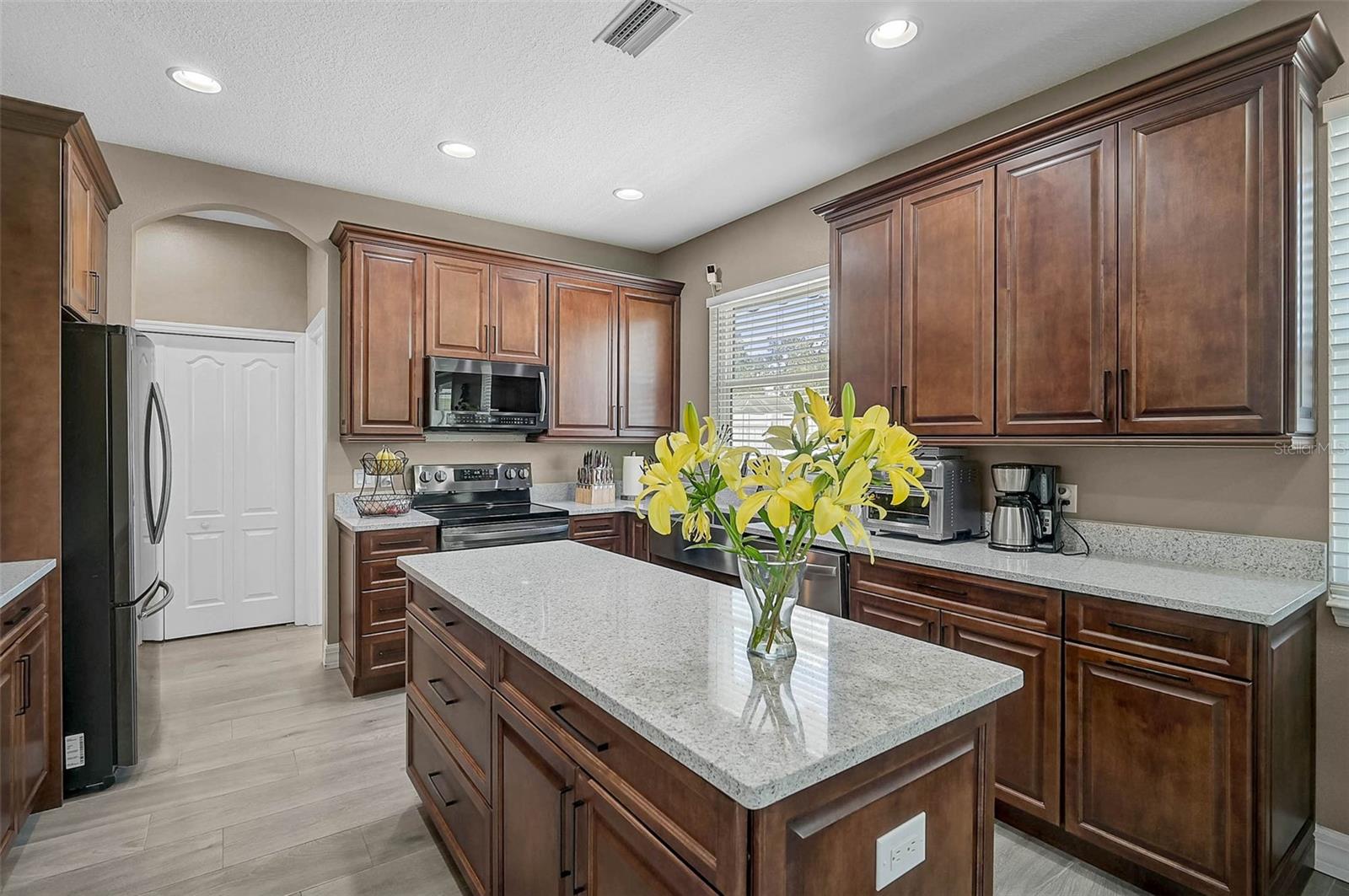 Image 10 of 53 For 5429 Lakehurst Court