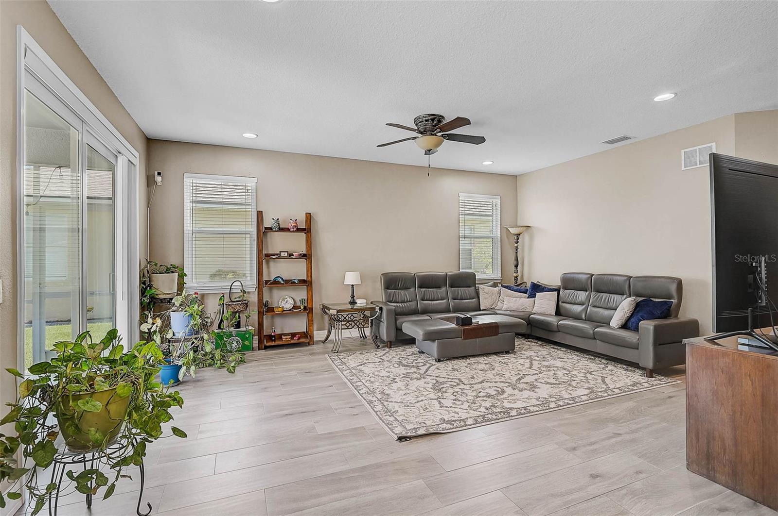 Image 11 of 53 For 5429 Lakehurst Court