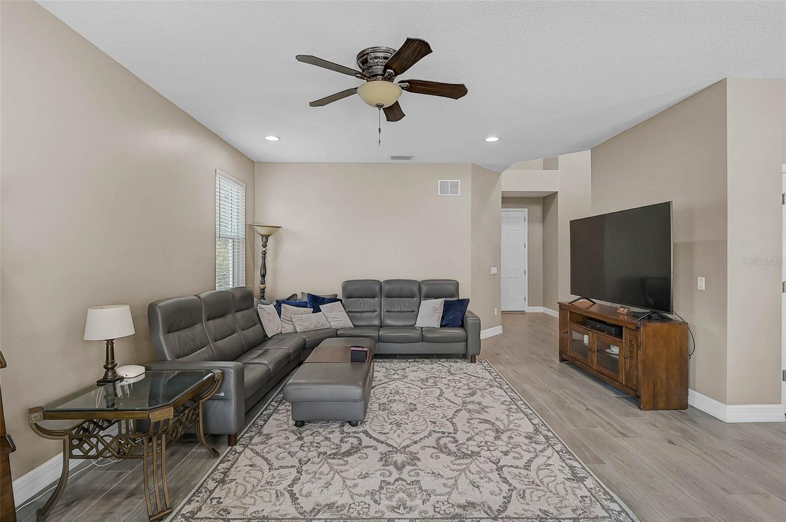 Image 12 of 53 For 5429 Lakehurst Court