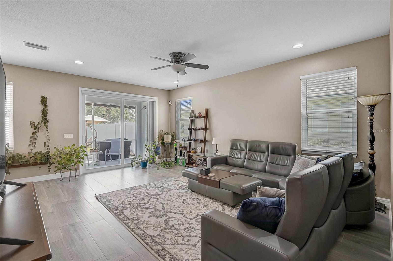 Image 13 of 53 For 5429 Lakehurst Court