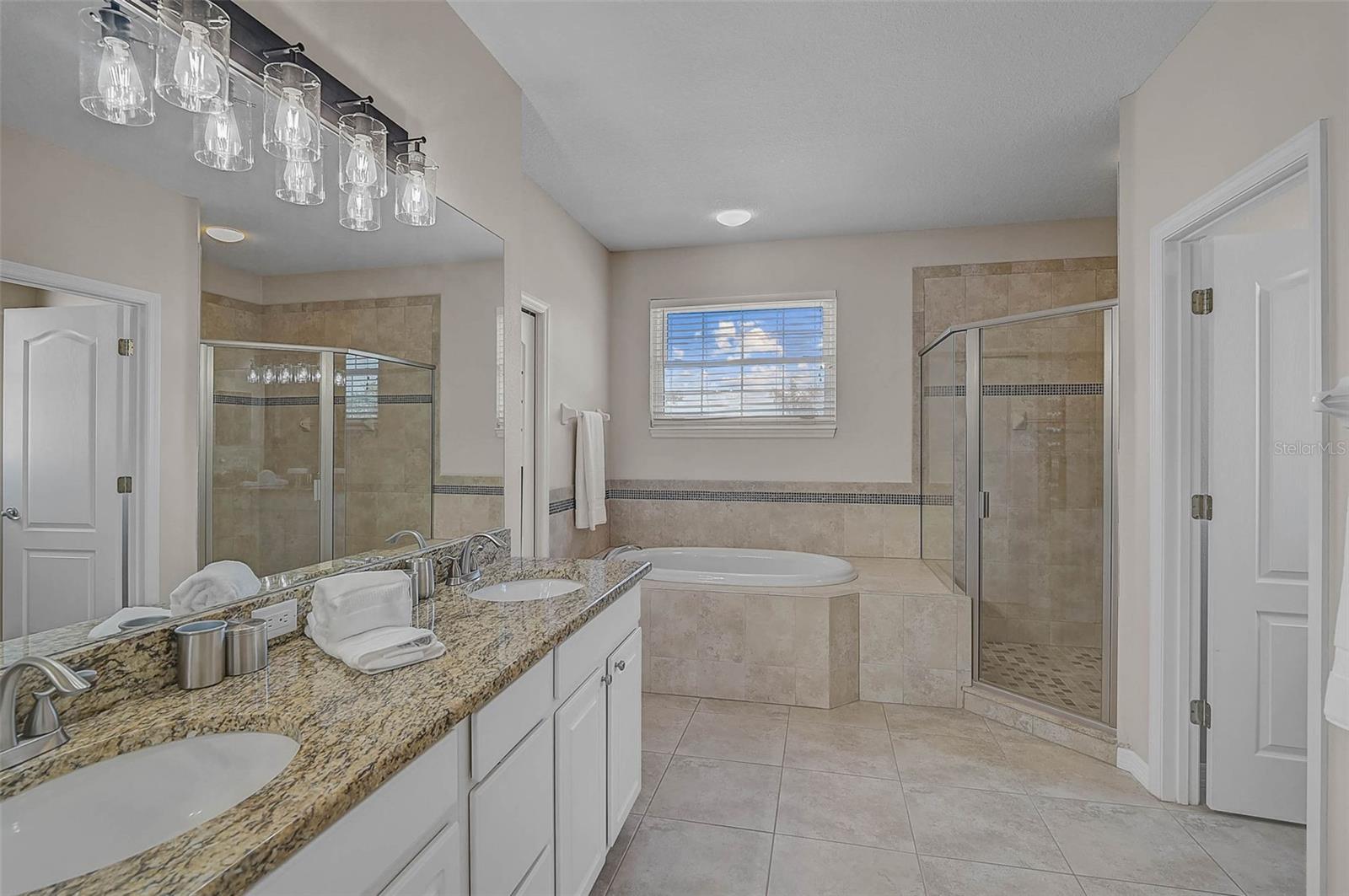 Image 22 of 53 For 5429 Lakehurst Court