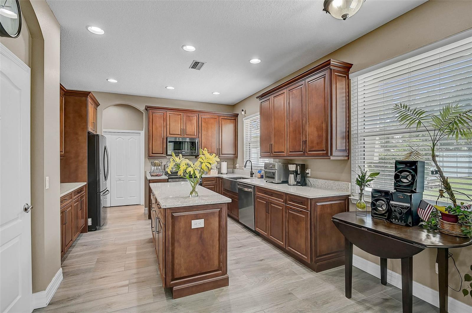 Image 6 of 53 For 5429 Lakehurst Court