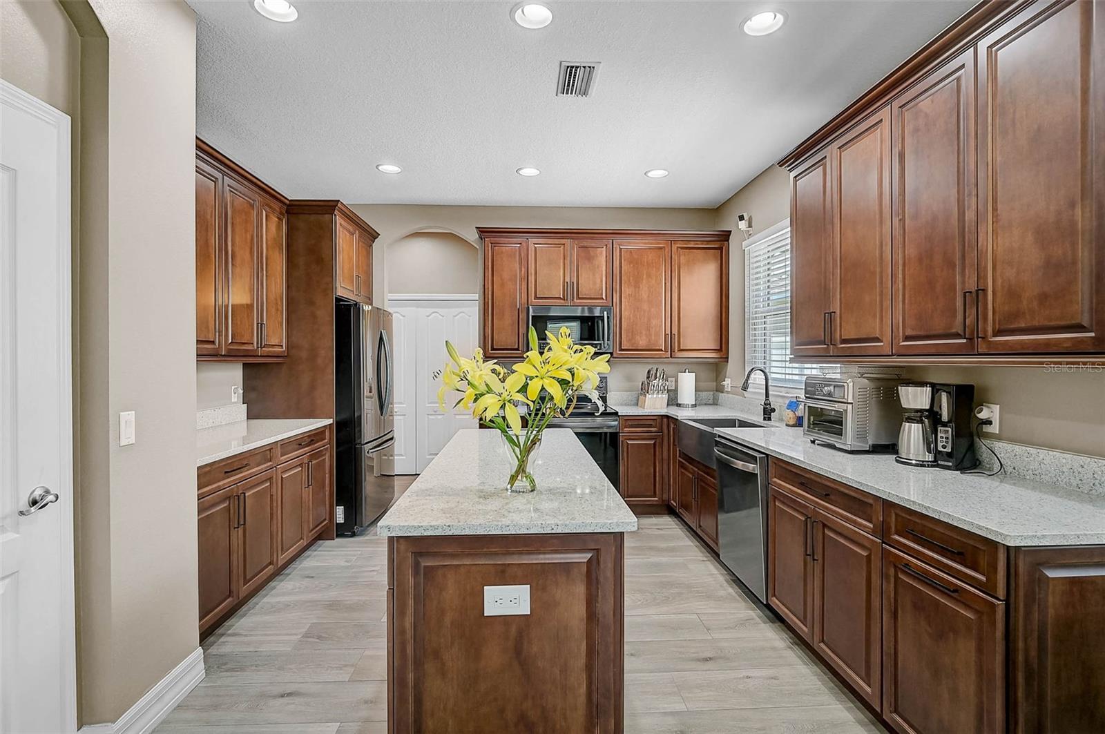 Image 7 of 53 For 5429 Lakehurst Court