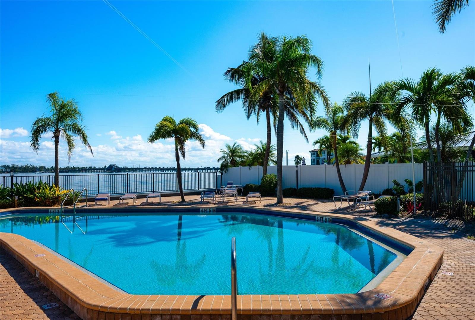 Image 40 of 69 For 1007 Gulf Drive N 208